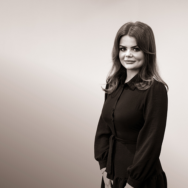 Professional half body corporate photo of Amy Squibb