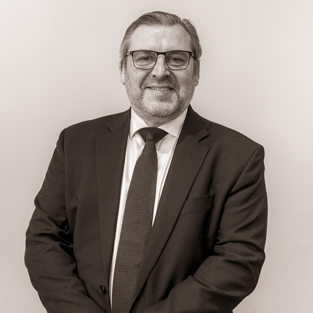 Professional half body corporate photo of Bradley Knight